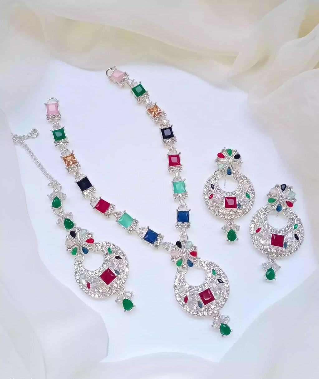 Zircon set with teeka