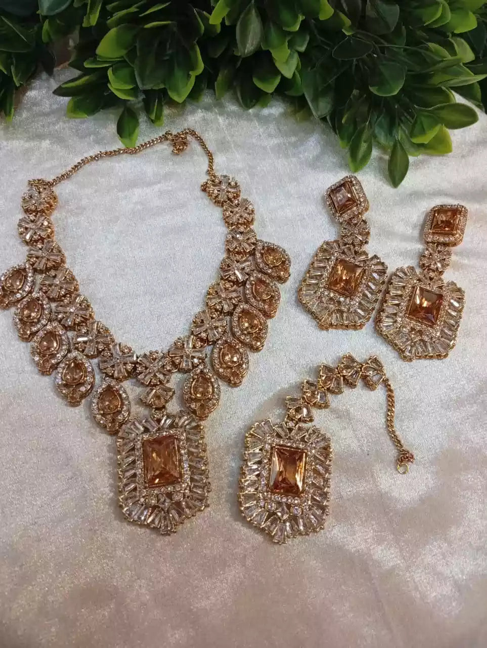 Zircon bridal set with teeka