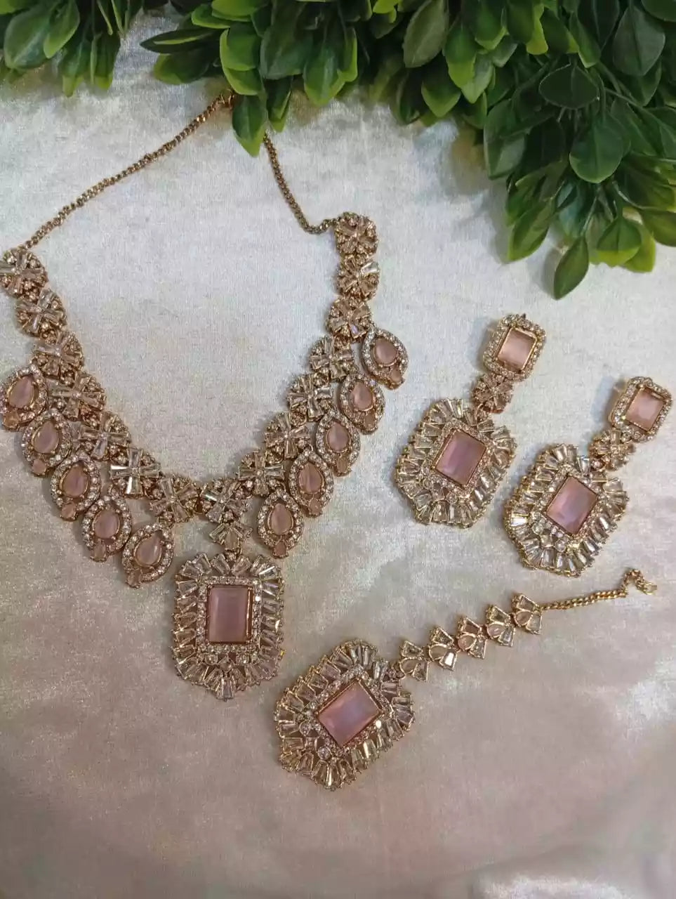 Zircon bridal set with teeka Main image