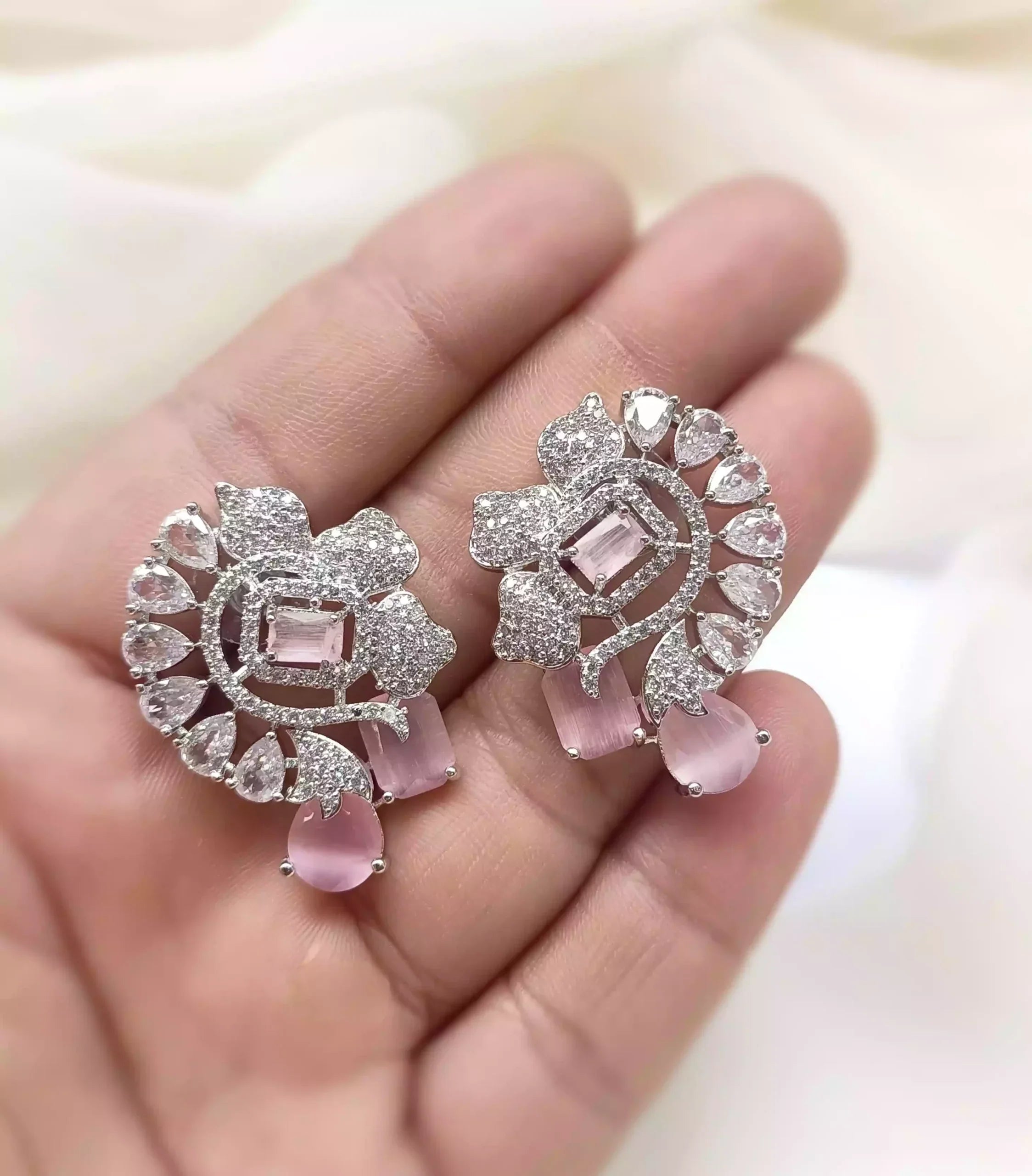 Mirco zircon earrings Secondary image