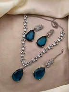 Zircon necklace set with teeka