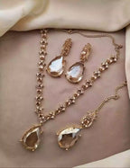 Zircon necklace set with teeka