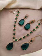 Zircon necklace set with teeka