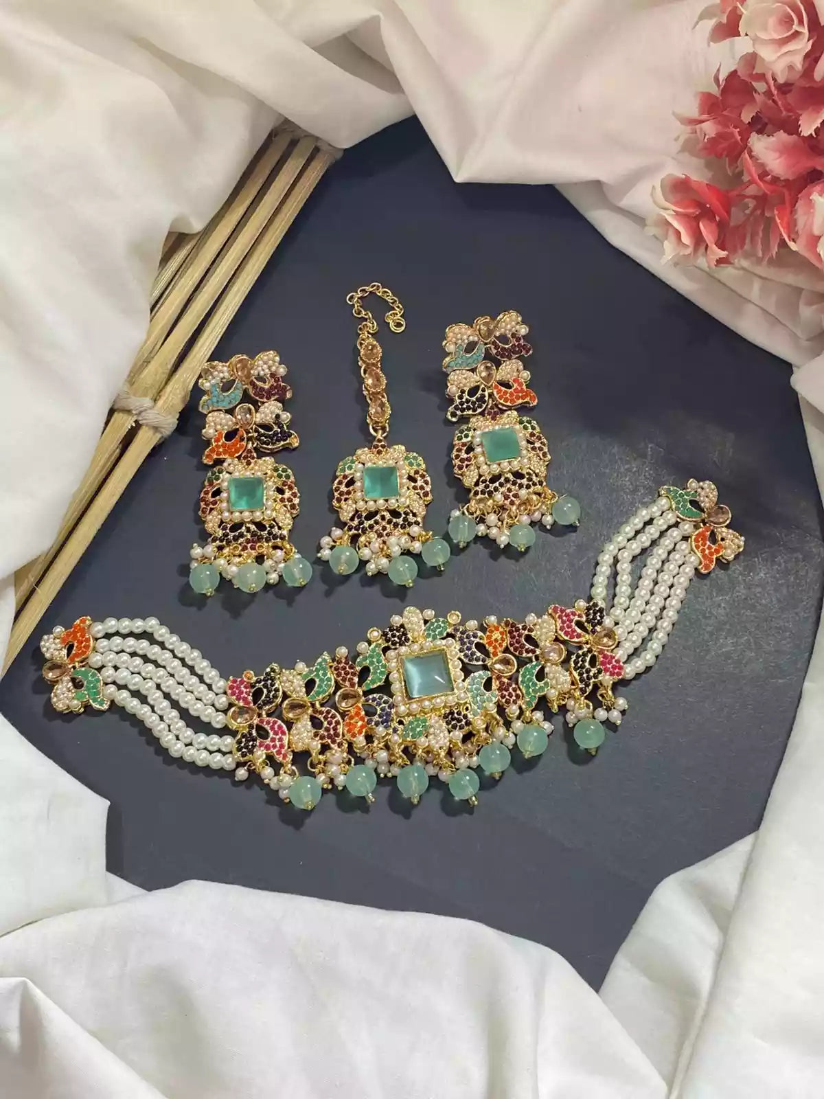 Noratan choker set with teeka
