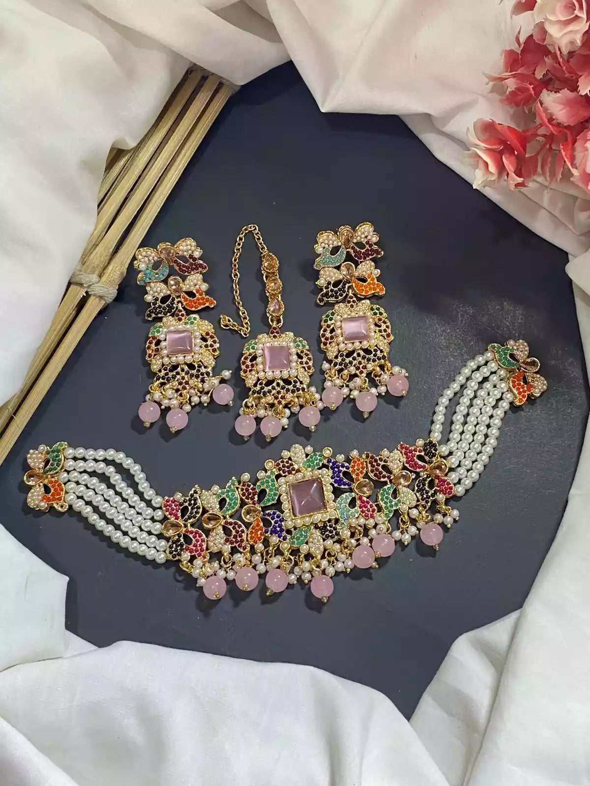 Noratan choker set with teeka