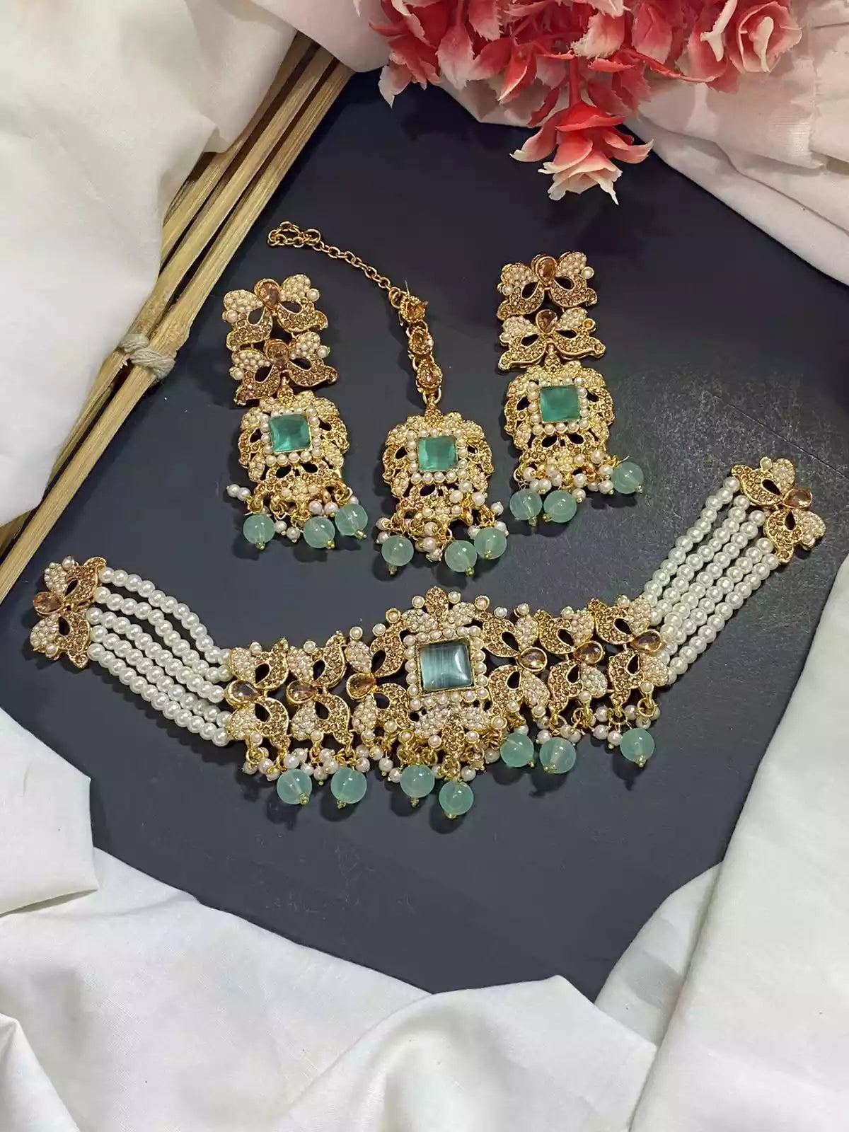 Noratan choker set with teeka