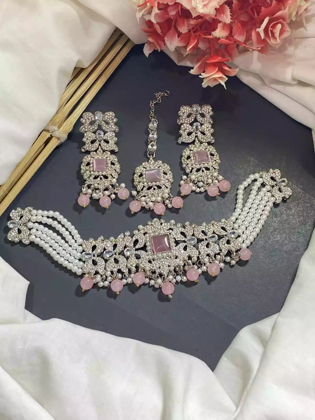 Noratan choker set with teeka
