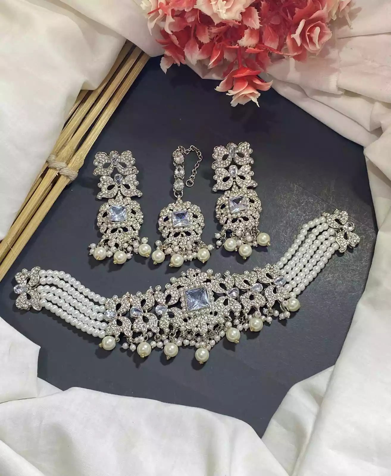 Noratan choker set with teeka