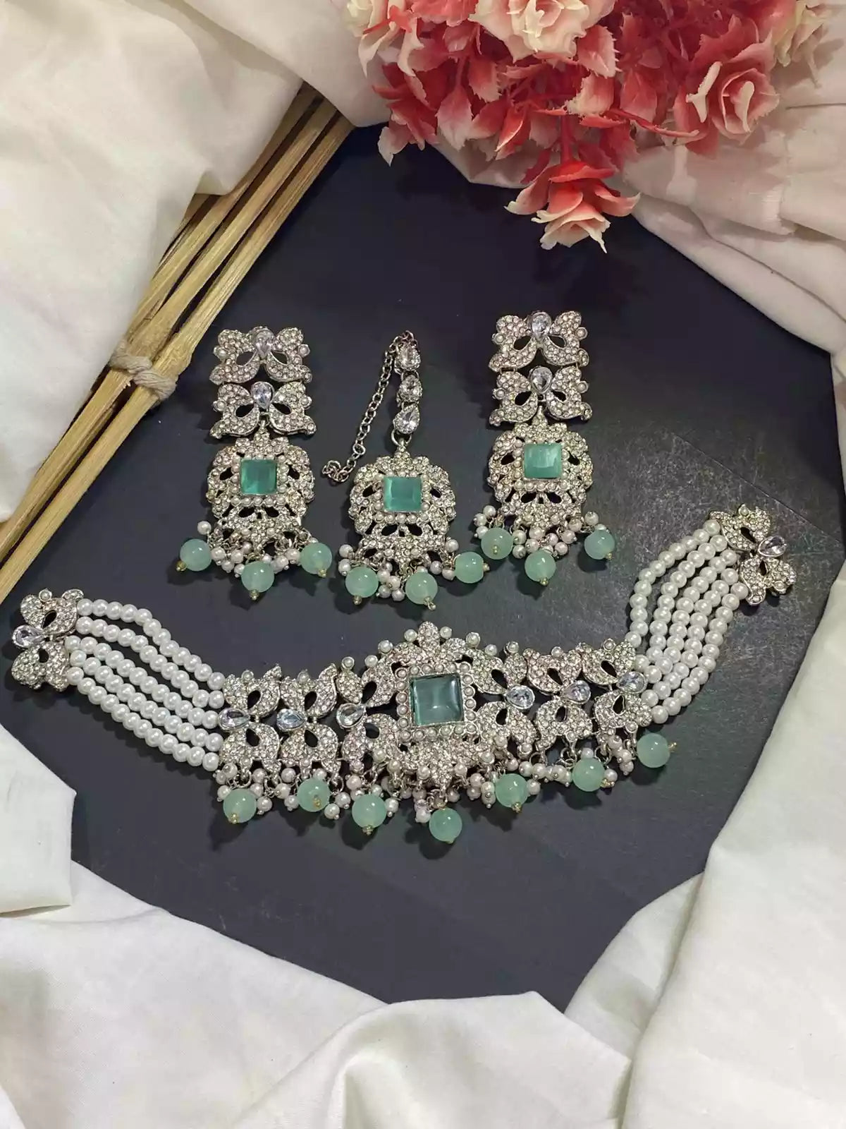 Noratan choker set with teeka Main image