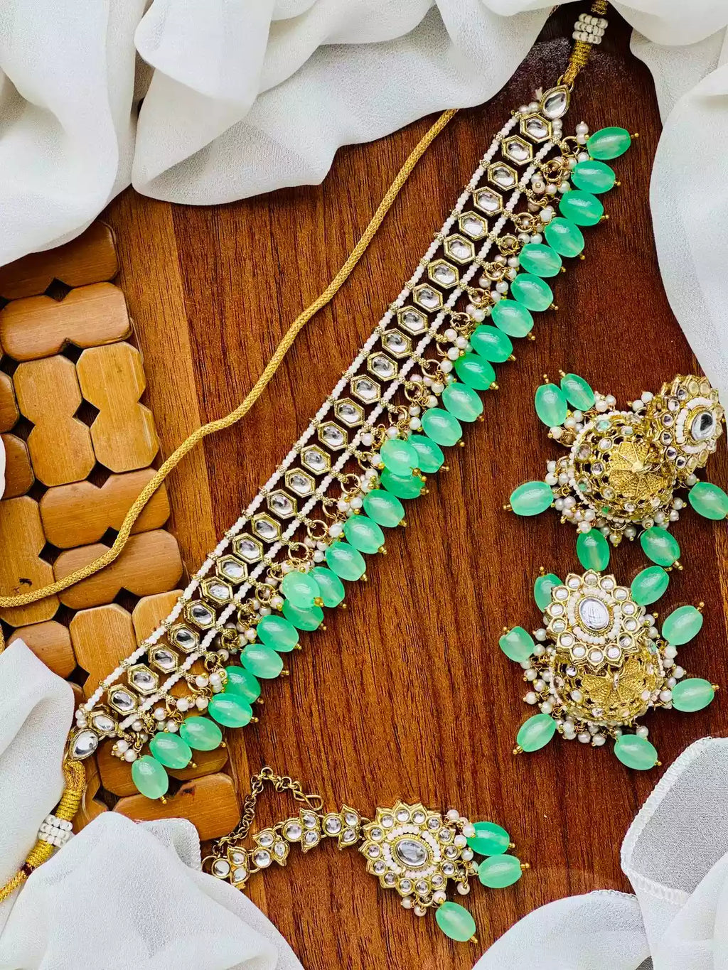 Kundan choker set with teeka