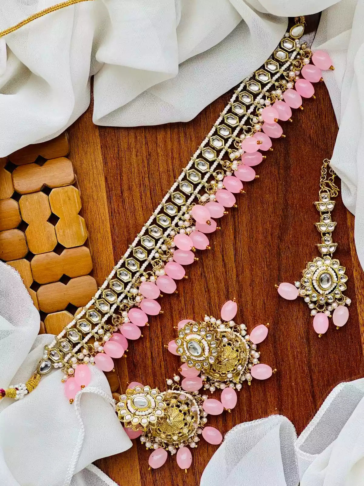 Kundan choker set with teeka