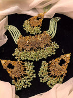Zircon heavy pearl choker set