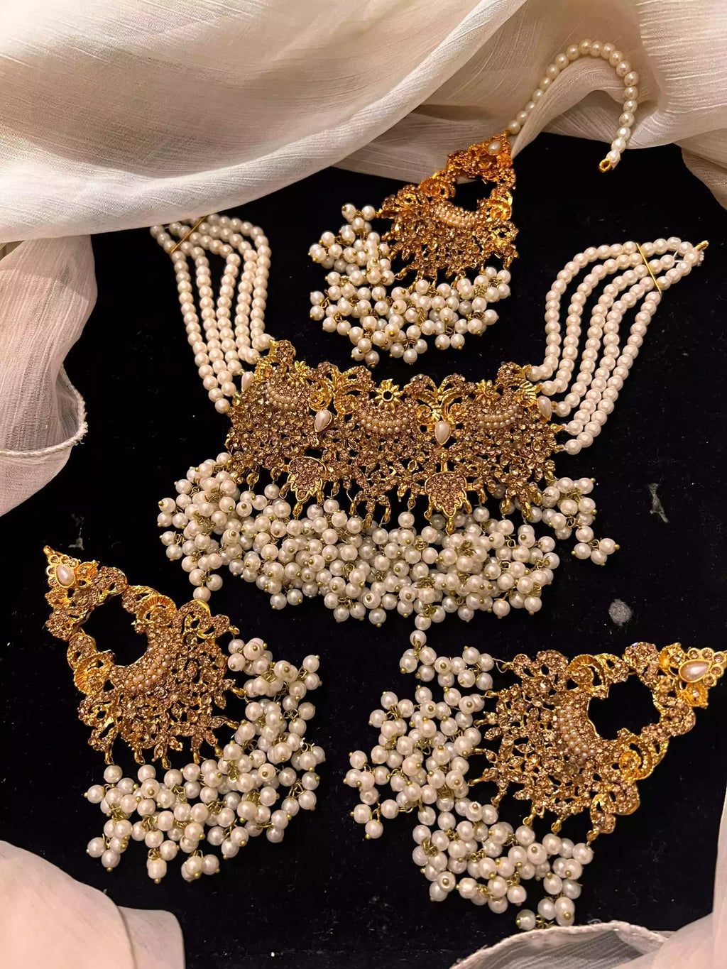 Zircon heavy pearl choker set