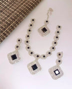 Zircon necklace set with teeka