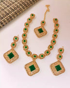 Zircon necklace set with teeka