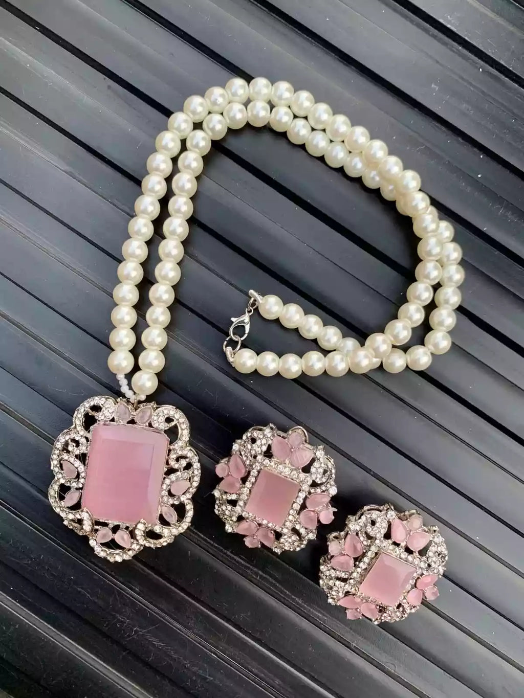 Zircon big size pendant set