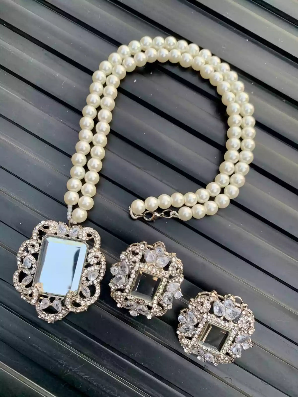 Zircon big size pendant set