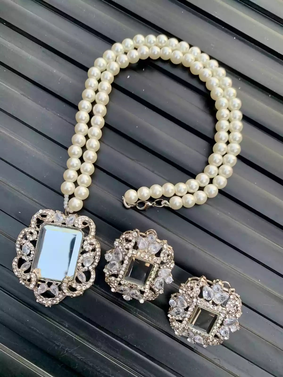 Zircon big size pendant set