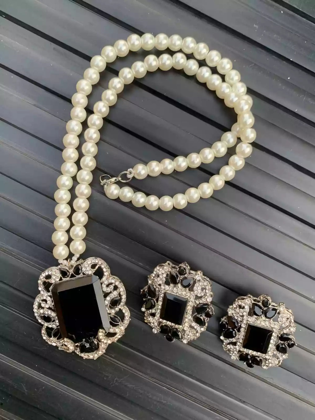 Zircon big size pendant set