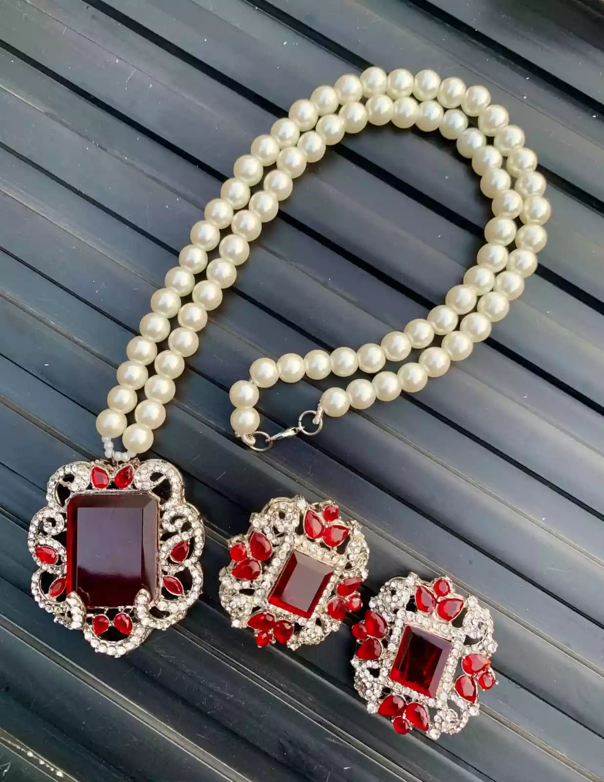 Zircon big size pendant set