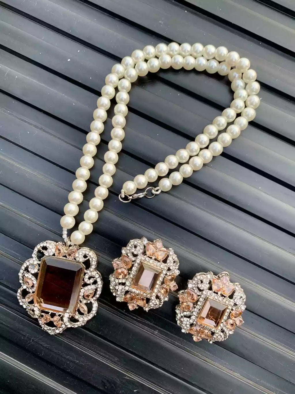 Zircon big size pendant set