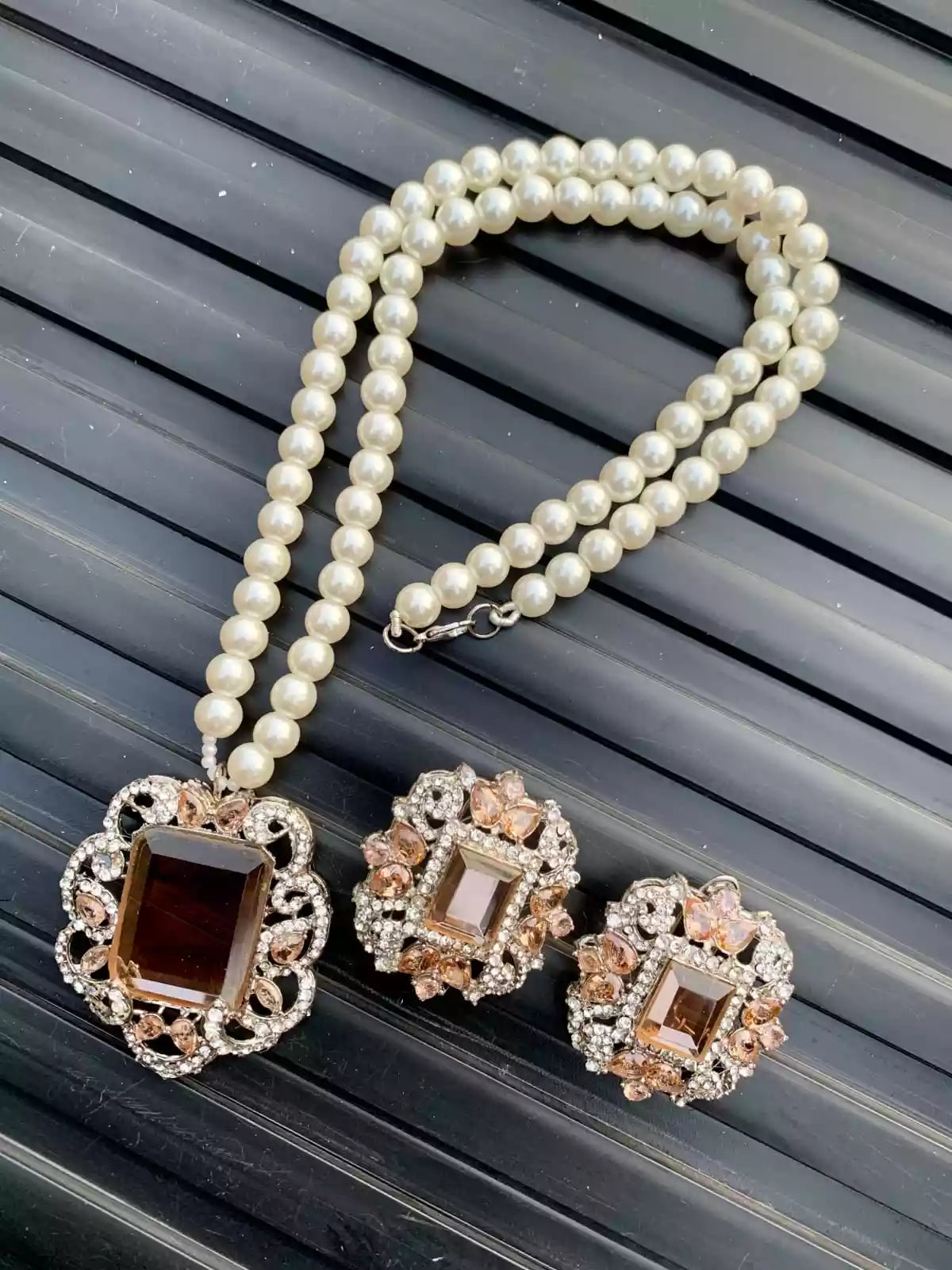 Zircon big size pendant set