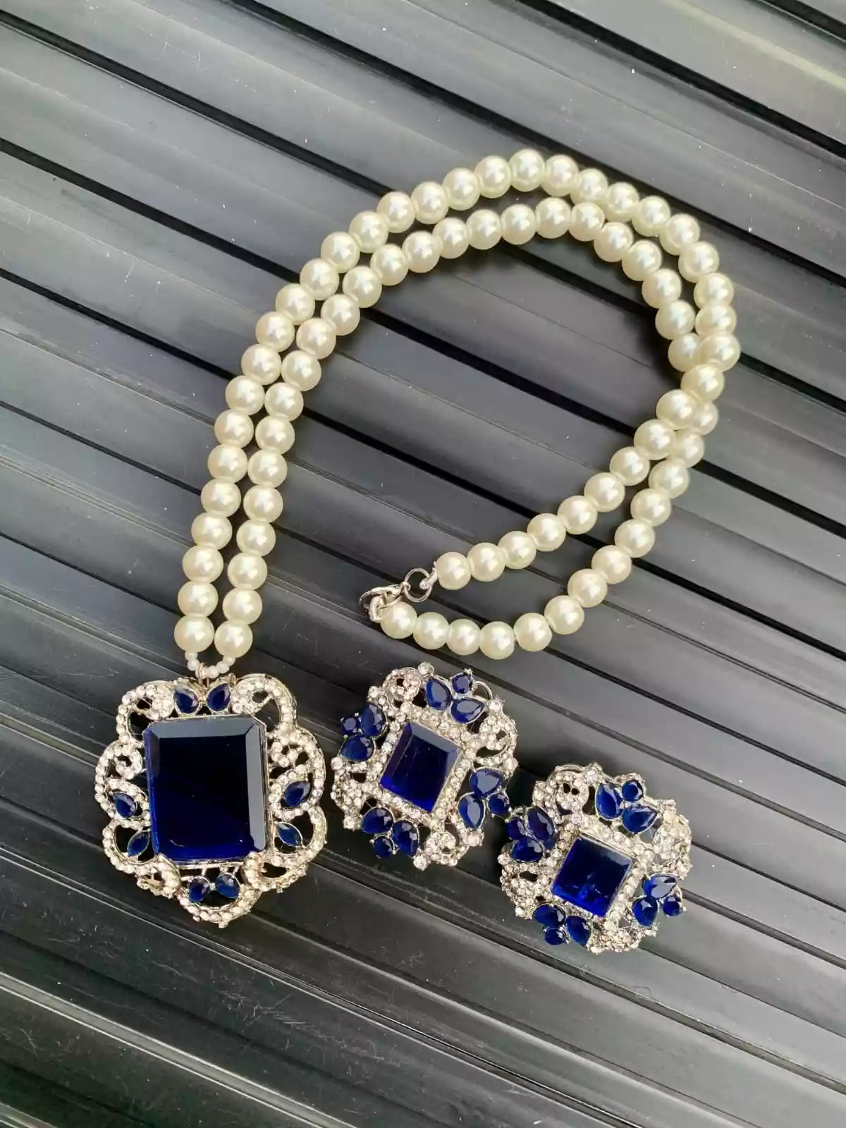 Zircon big size pendant set