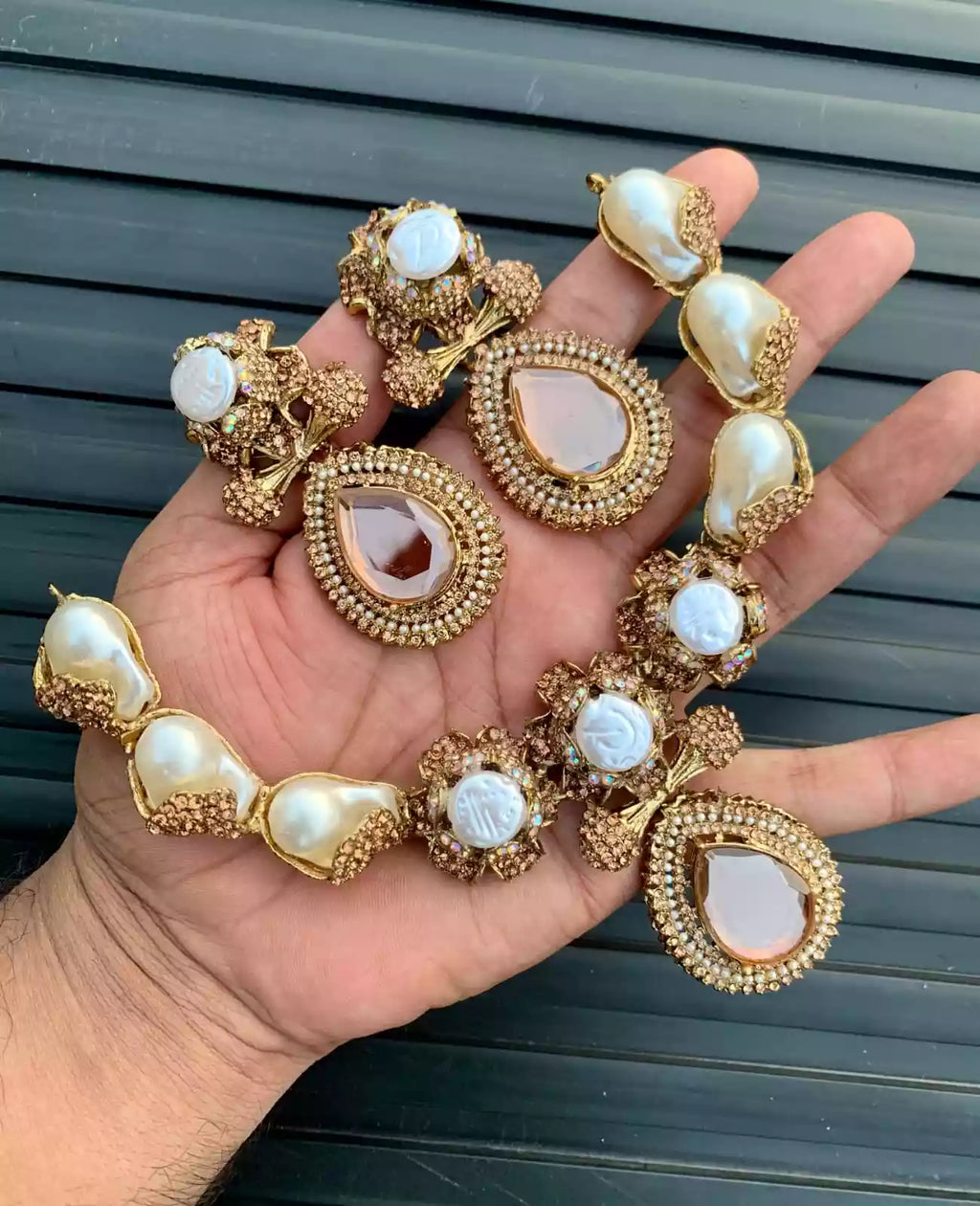 Crafted mother of pearl necklace set