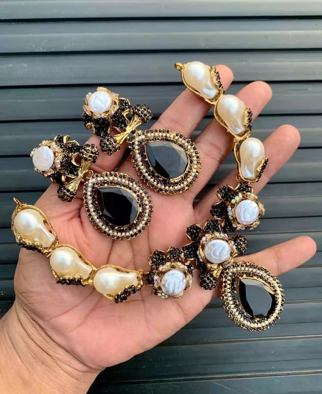Crafted mother of pearl necklace set Secondary image