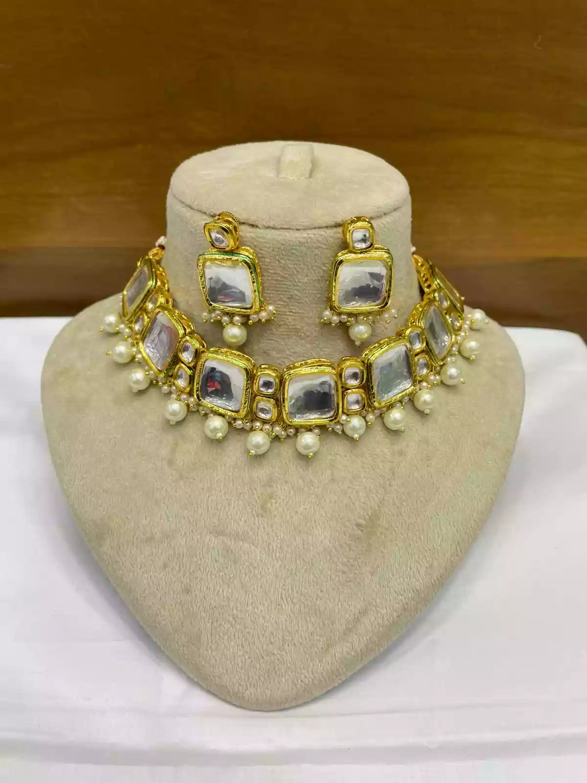 Indian kundan set with back meena Secondary image