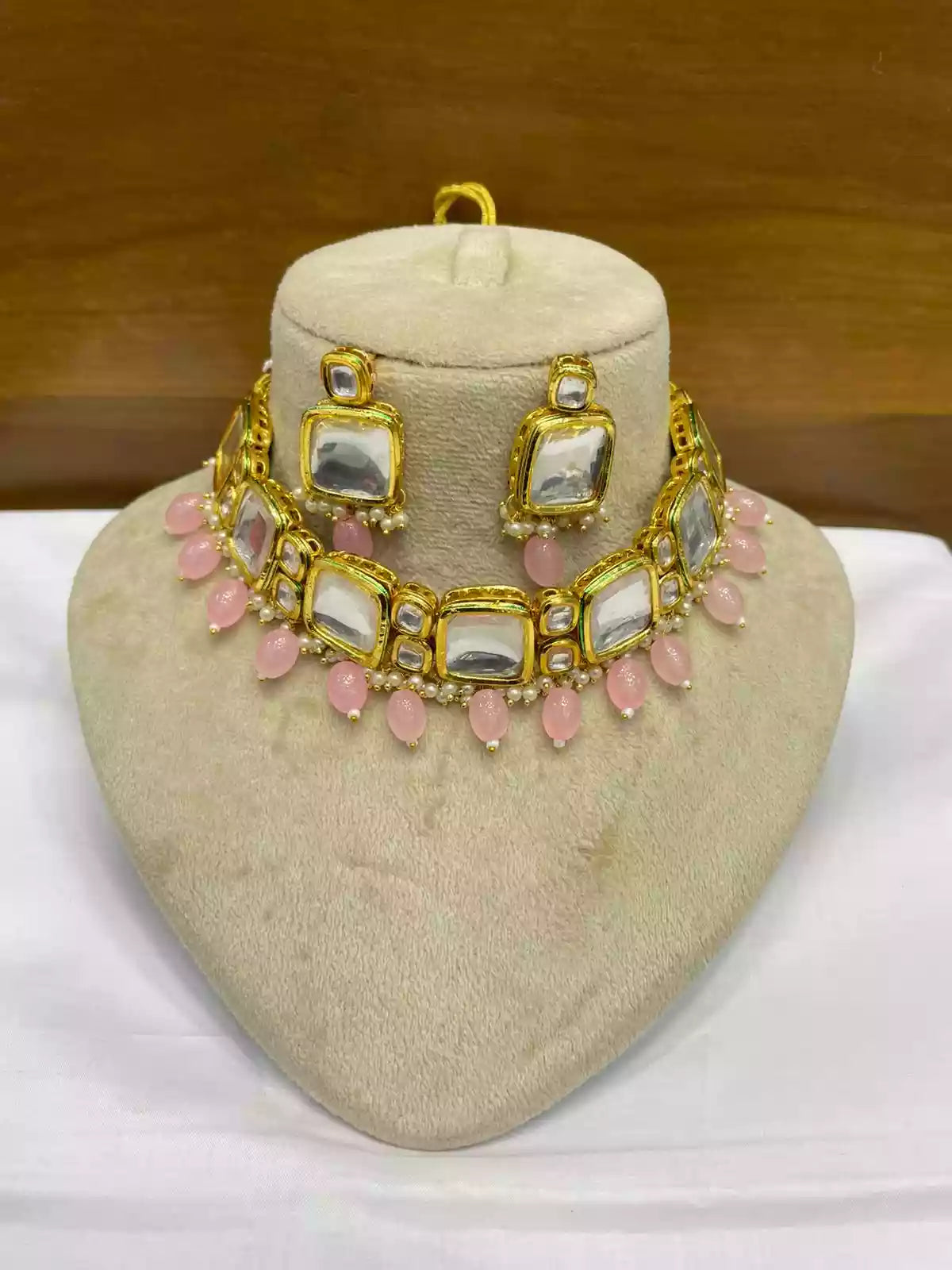 Indian kundan set with back meena Main image