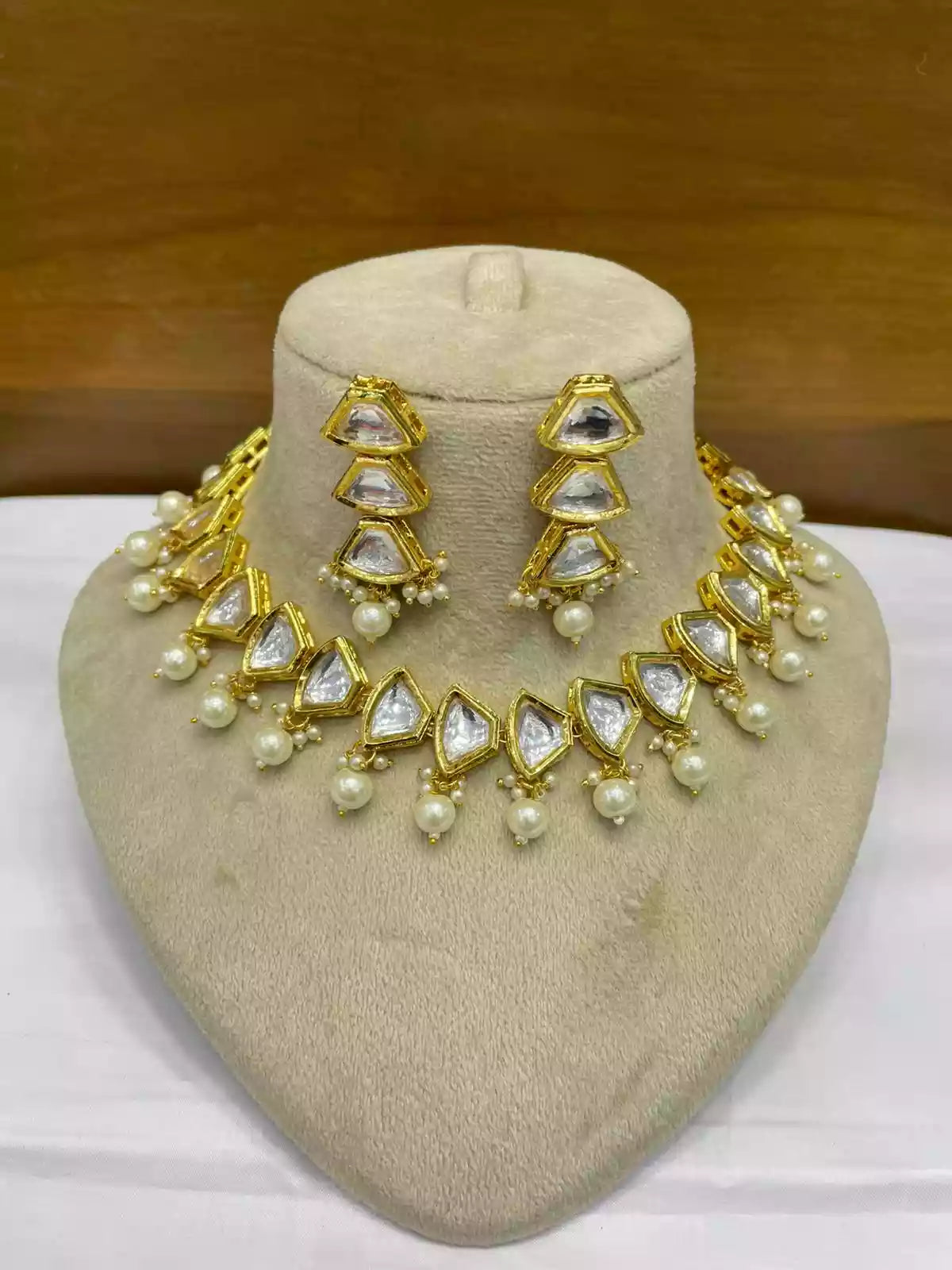 Indian kundan set with back meena Main image