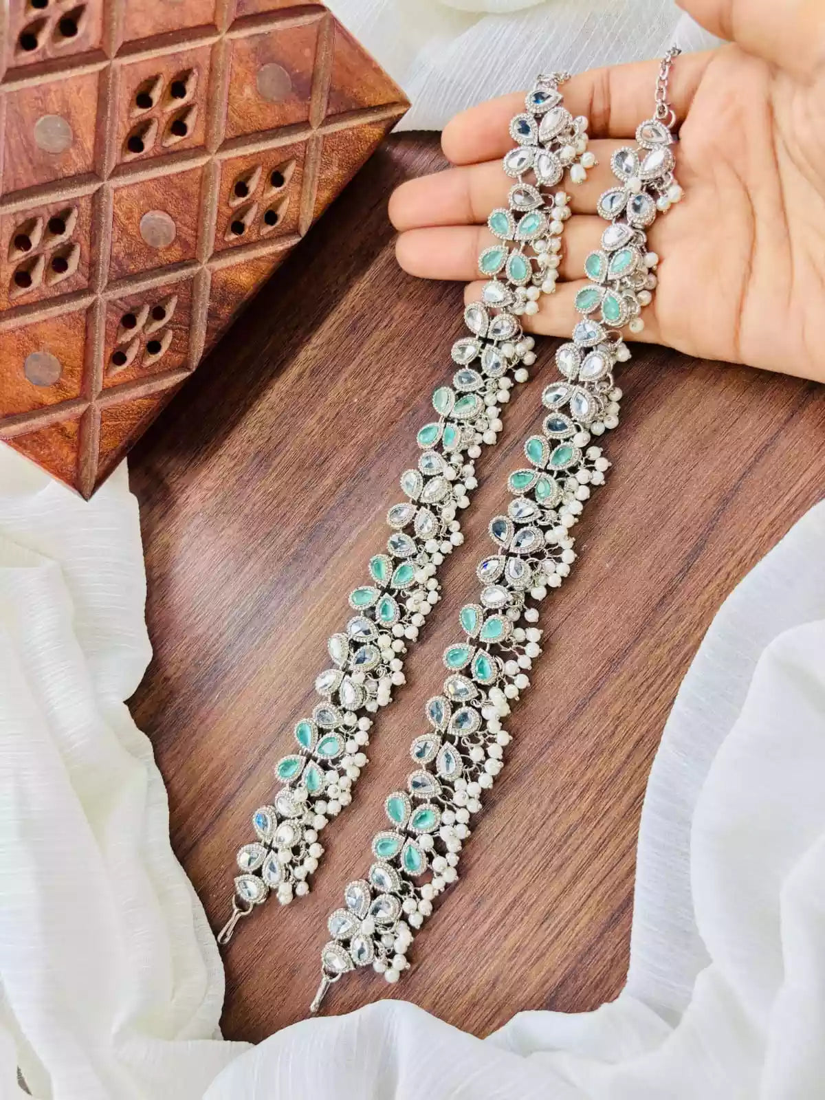 Kundan pazaib pair