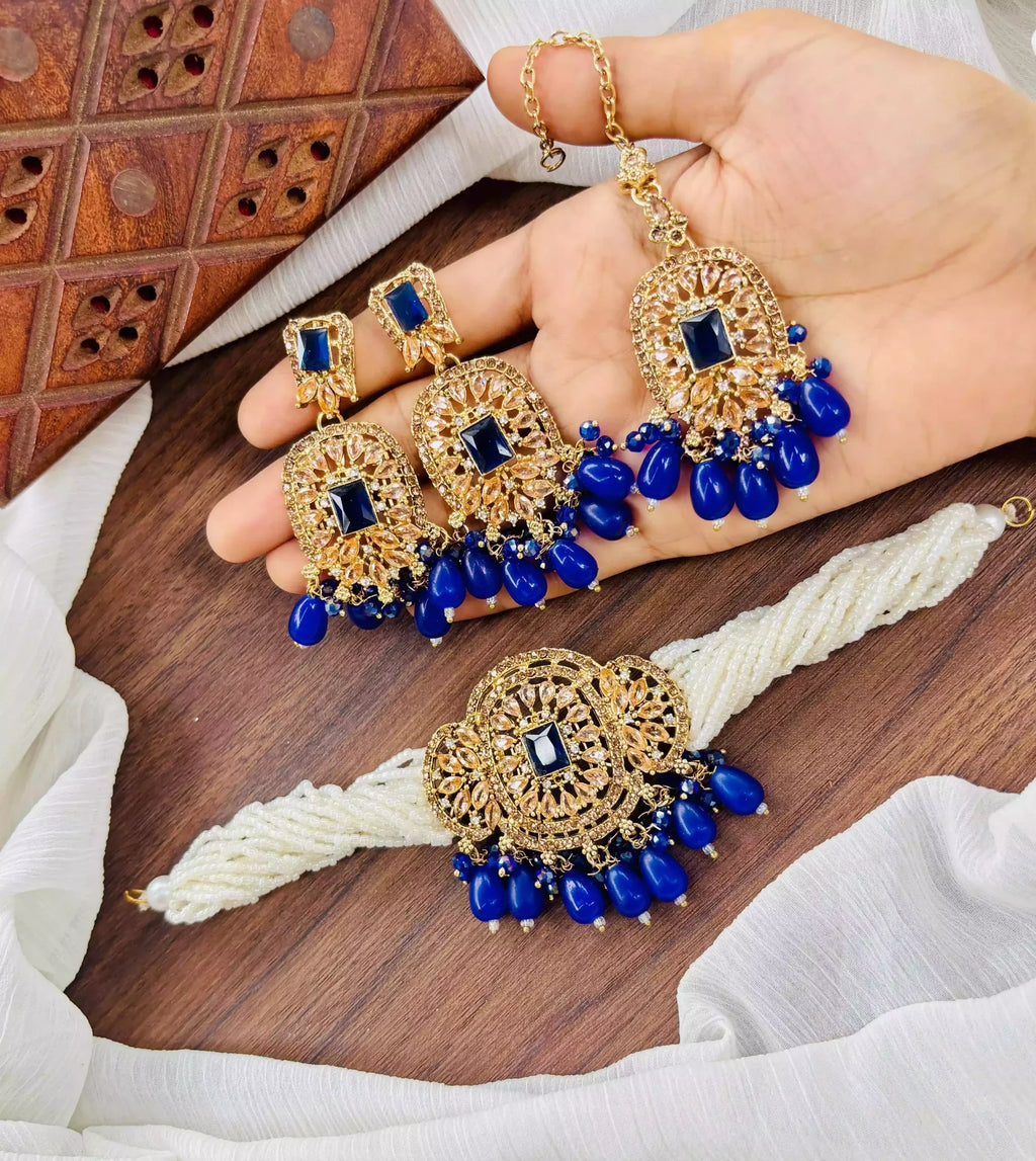 Zircon choker set with teeka