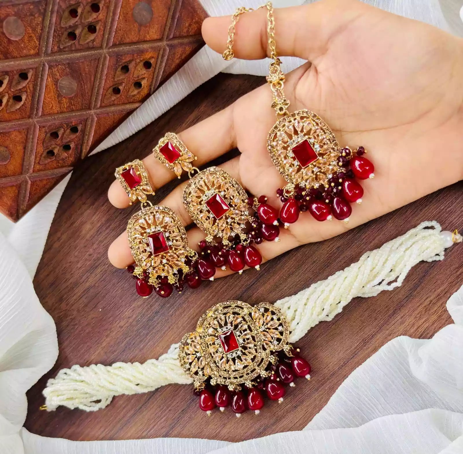 Zircon choker set with teeka Main image