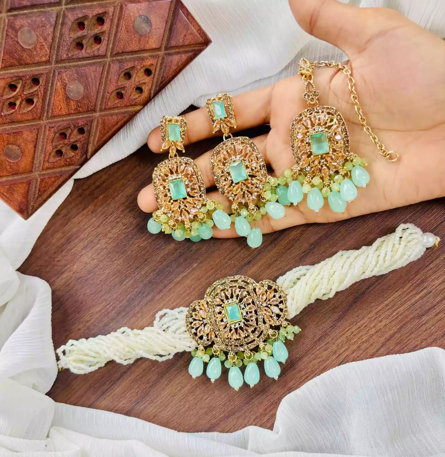 Zircon choker set with teeka