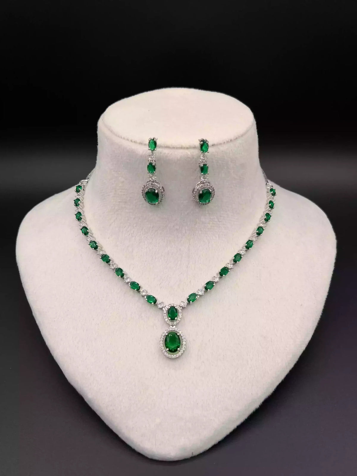Indian zircon necklace set Main image