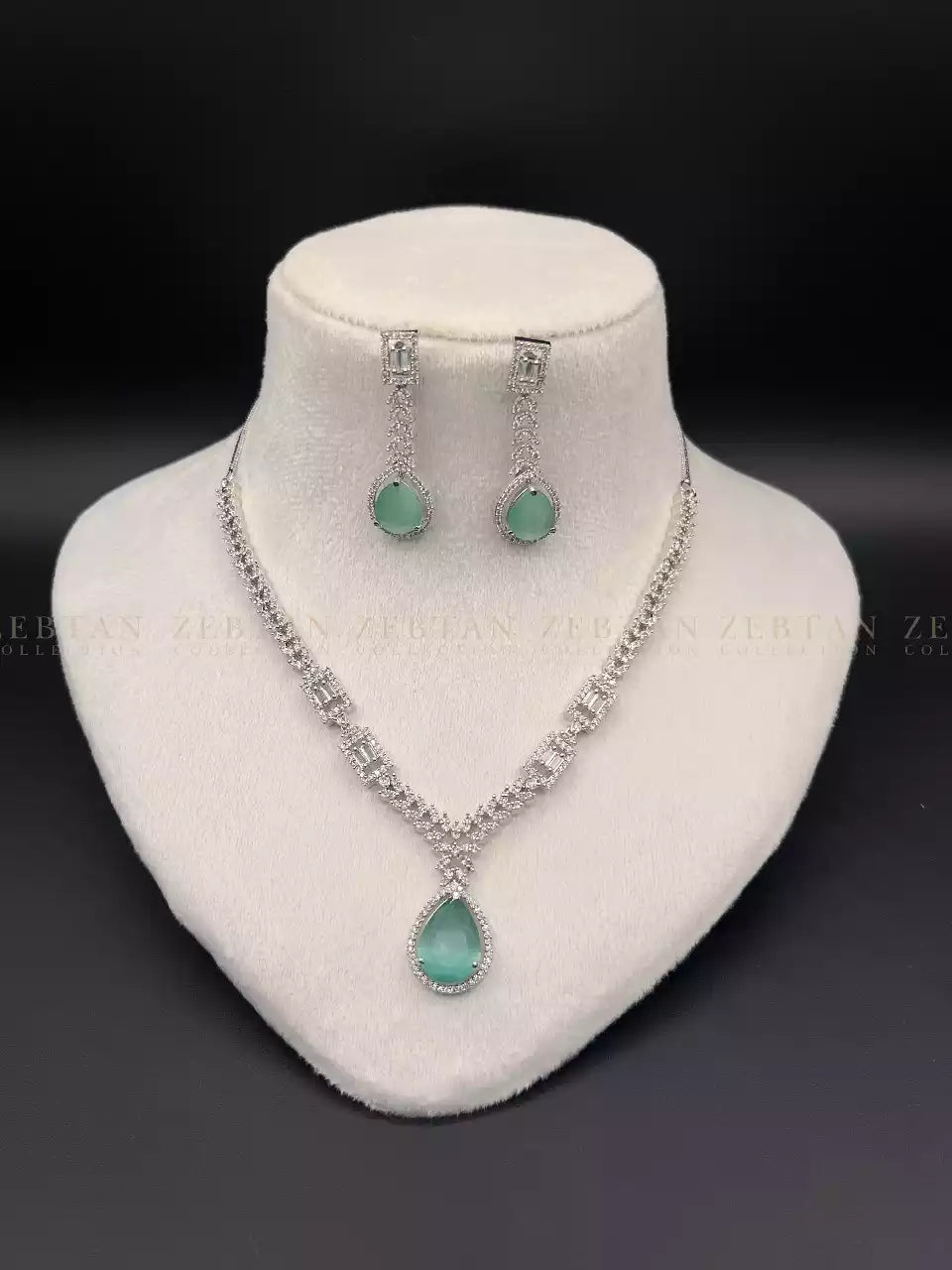 AD zircon necklace set Secondary image