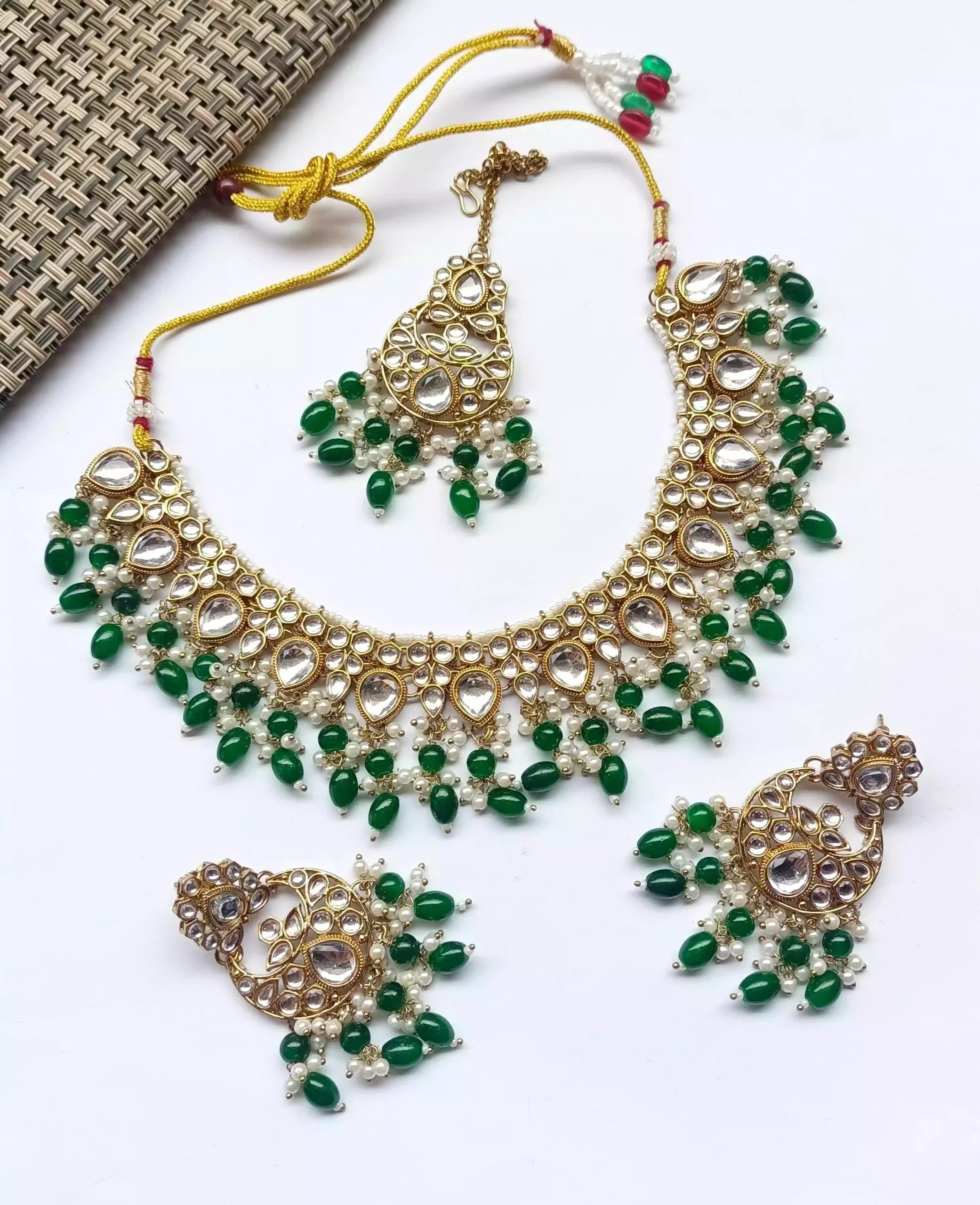 Kundan necklace set with teeka Main image