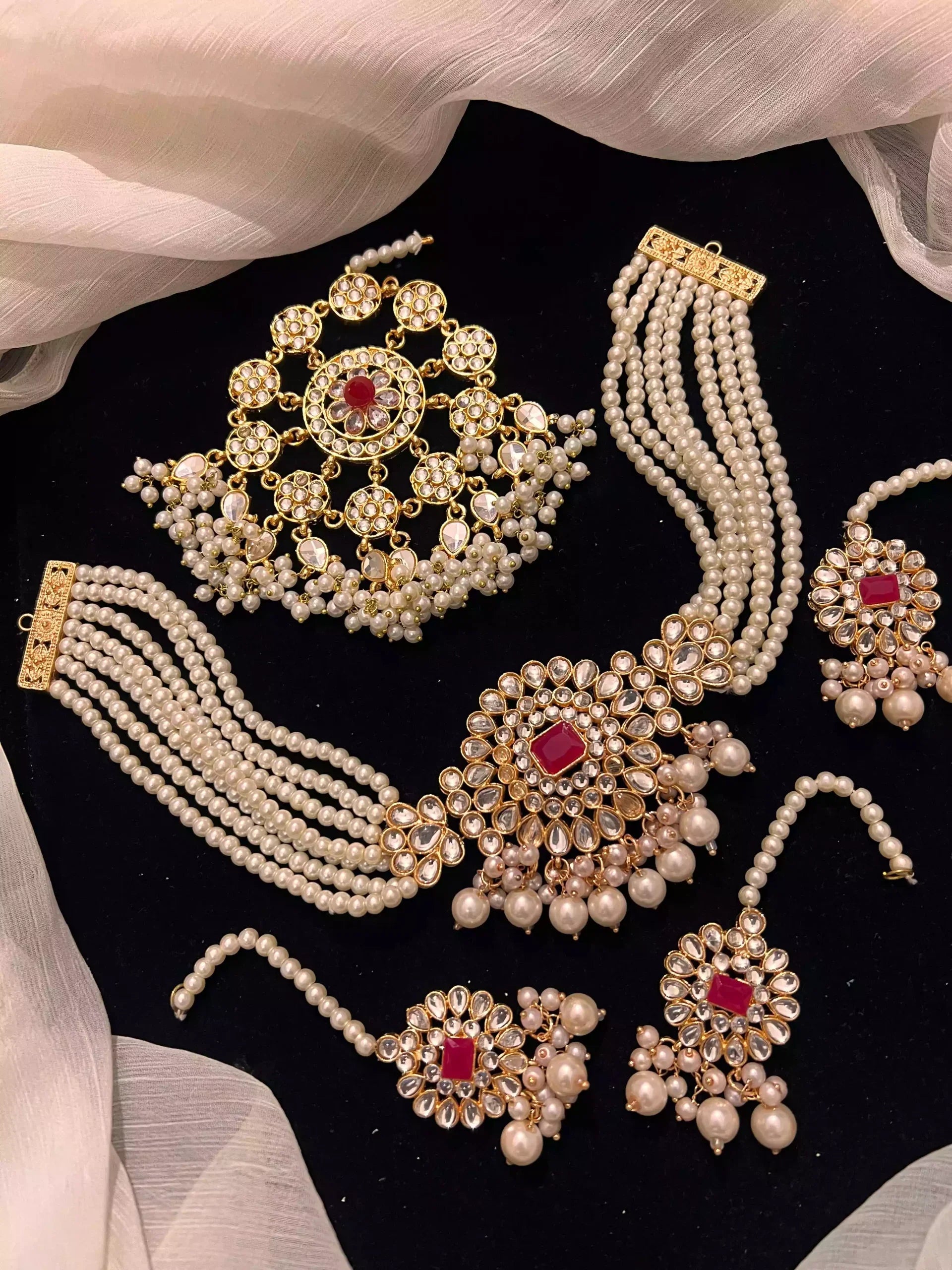 Kundan choker set with jhumar Main image