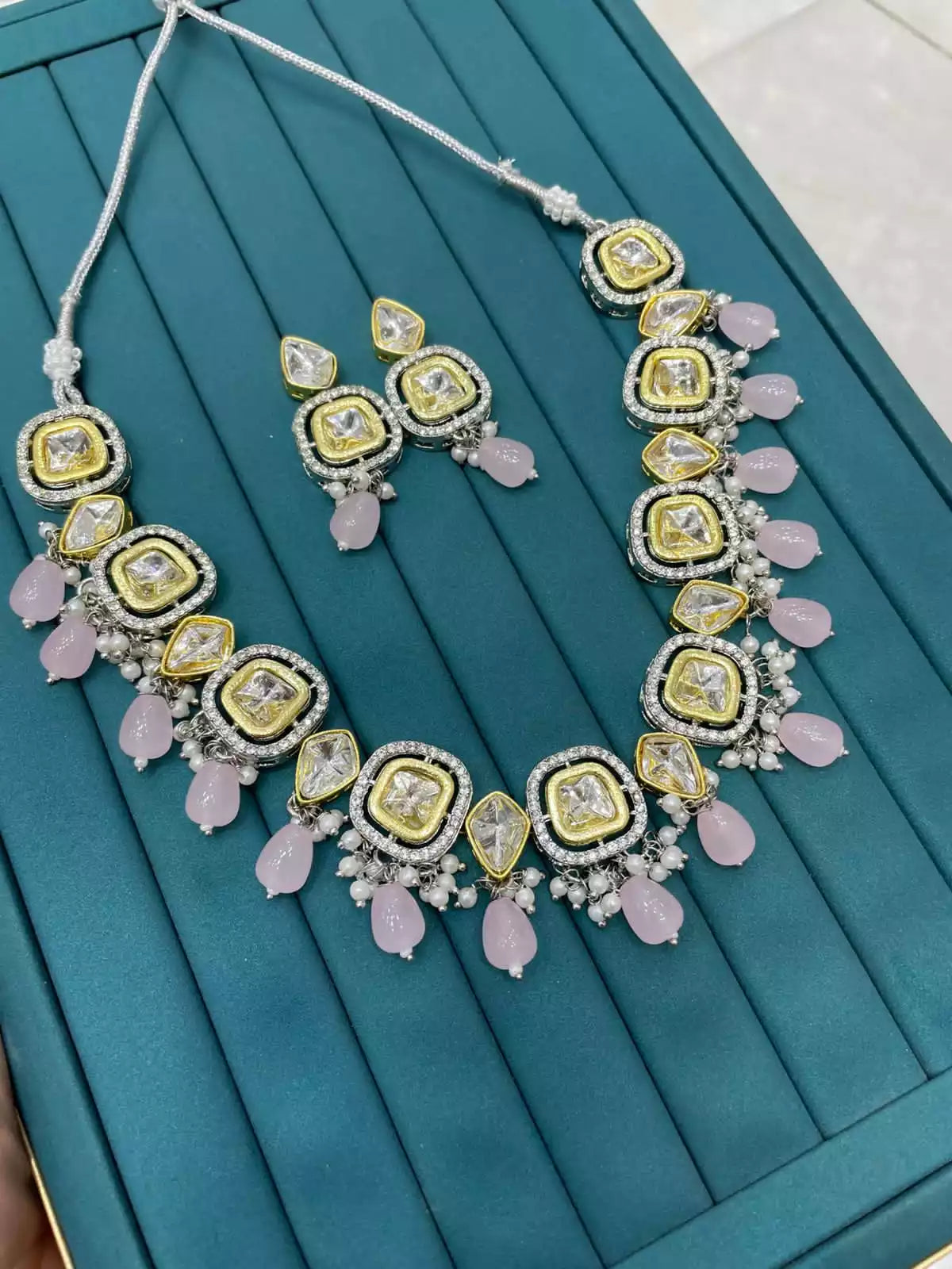 Uncut kundan necklace set Main image