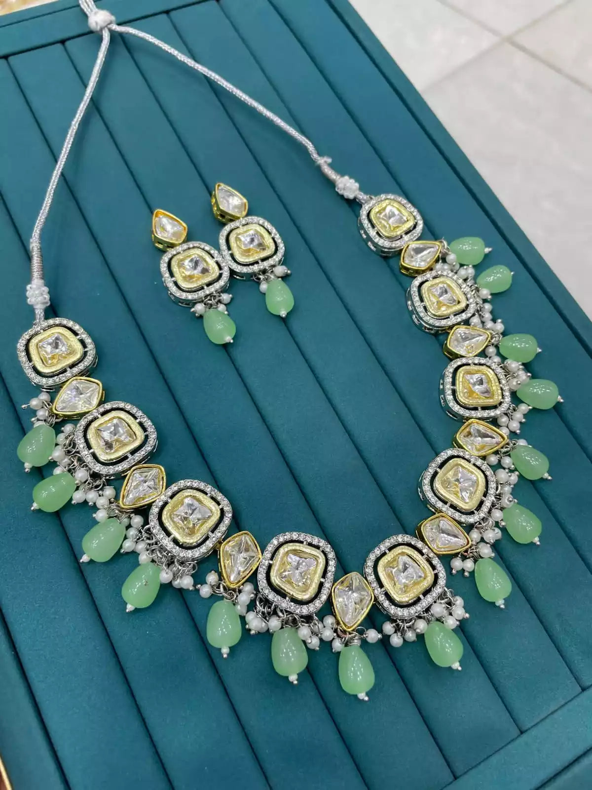 Uncut kundan necklace set Secondary image