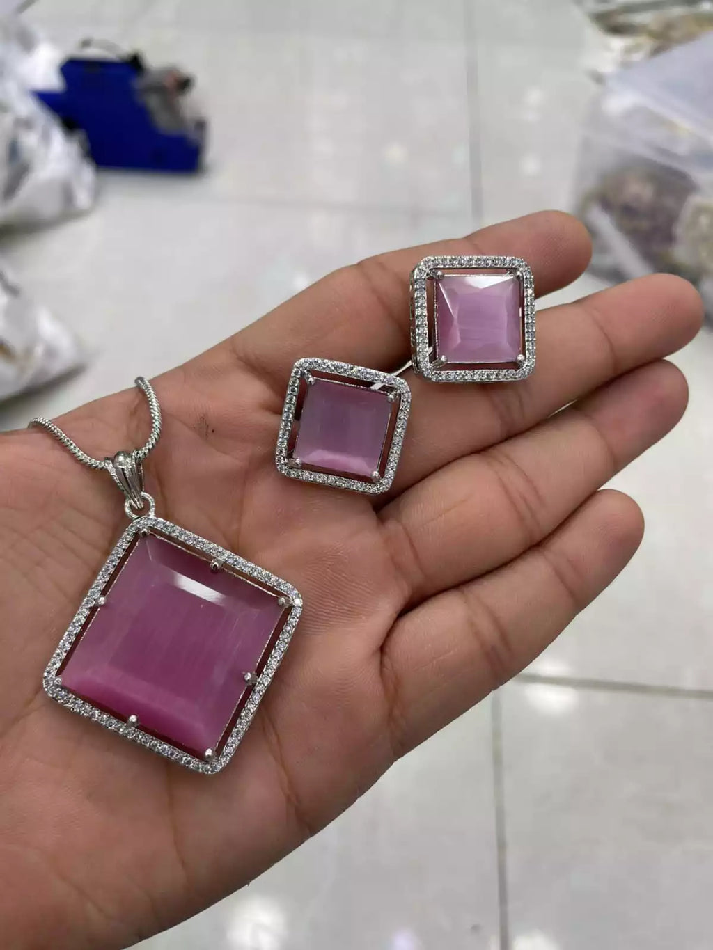 Zircon big size pendant set