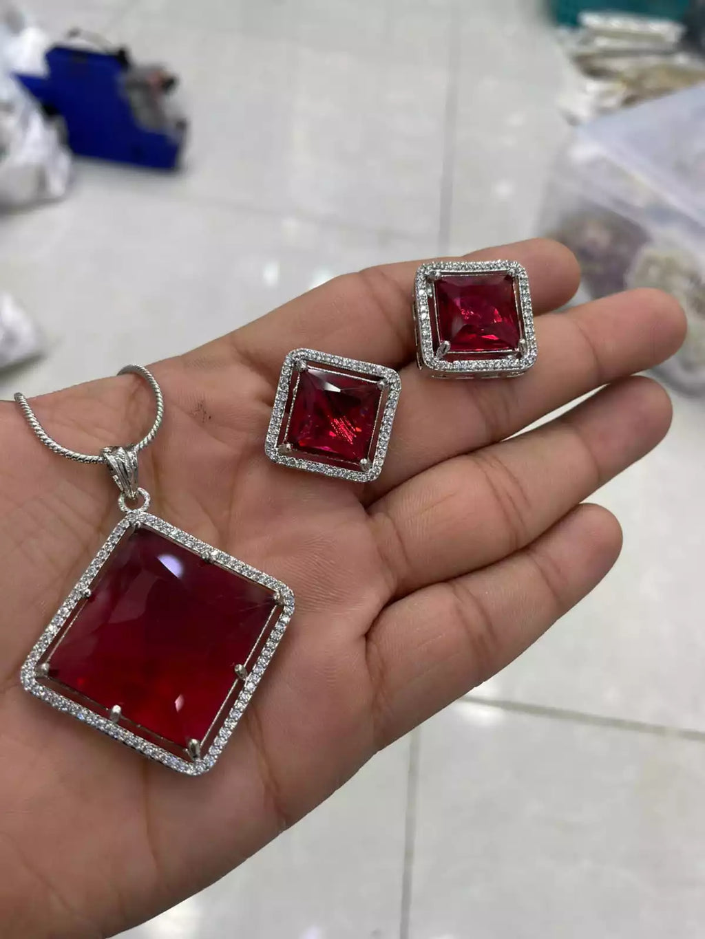 Zircon big size pendant set