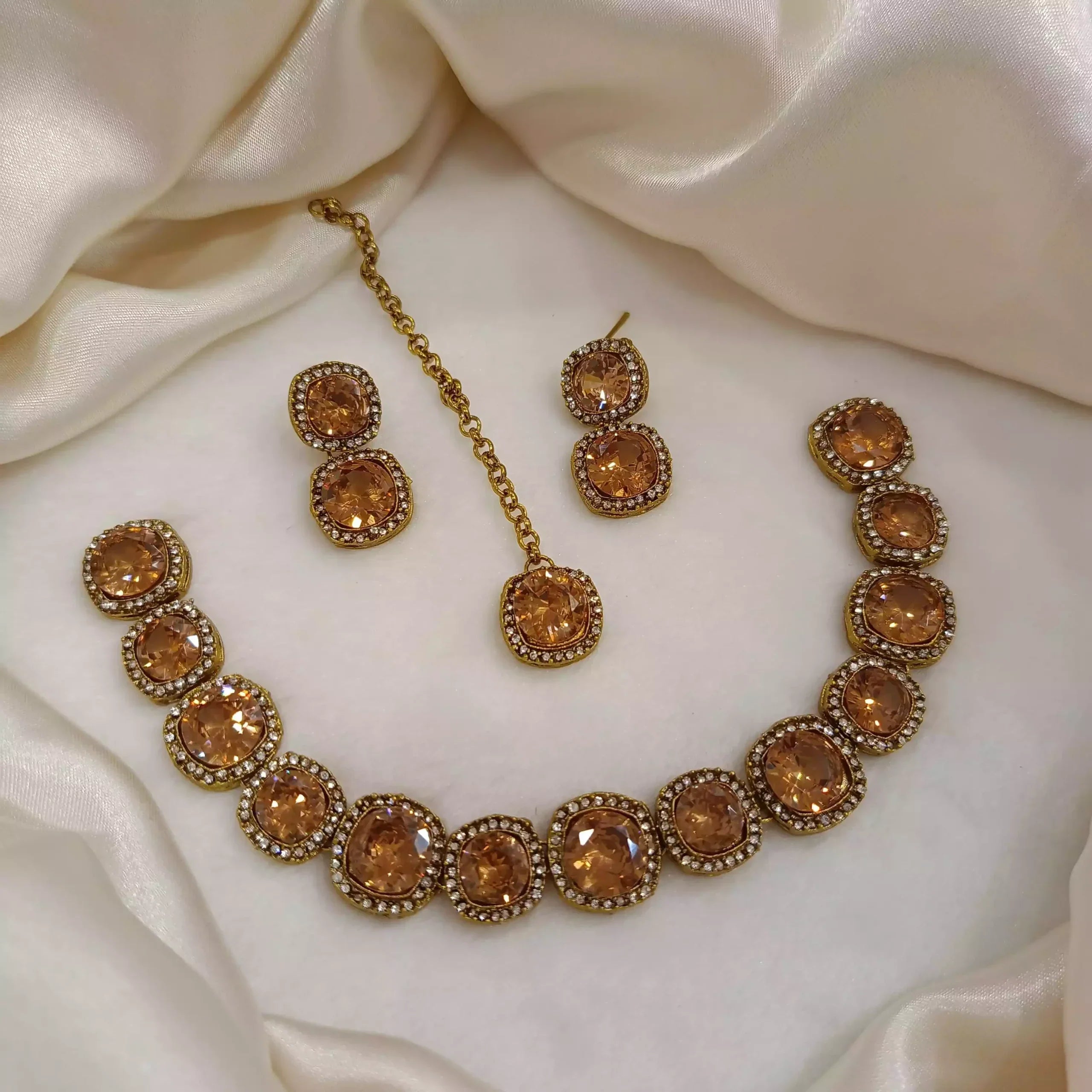 Doublet zircon necklace set Secondary image