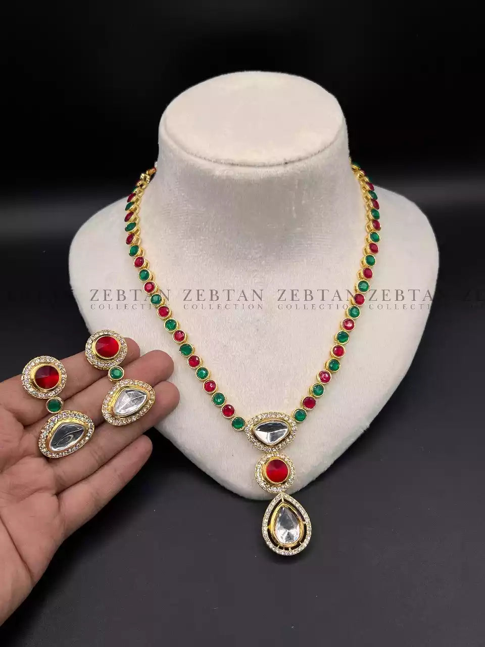 Elegant maala with kundan pendant Main image