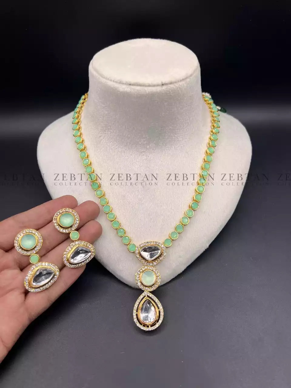 Elegant maala with kundan pendant Secondary image