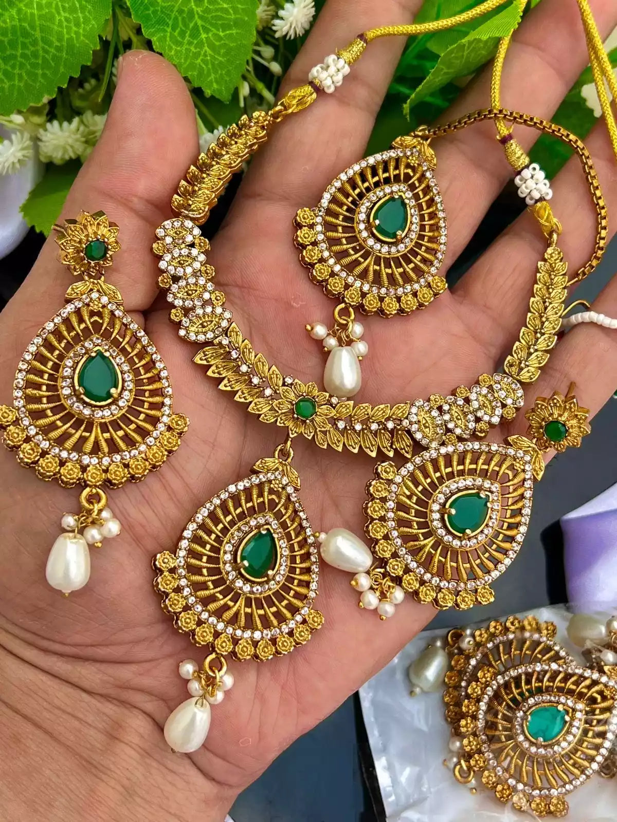 Gold plated designer necklace set Secondary image