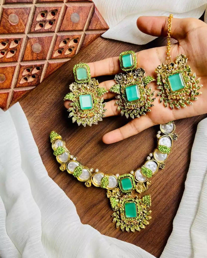 Handmade MOP necklace set Secondary image