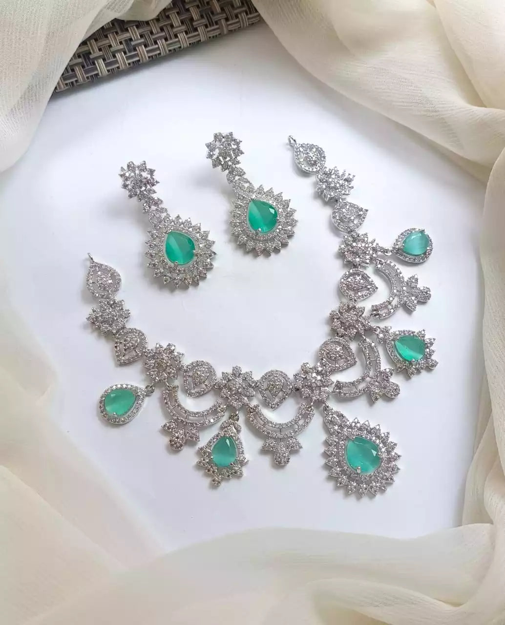 American diamond necklace set Secondary image